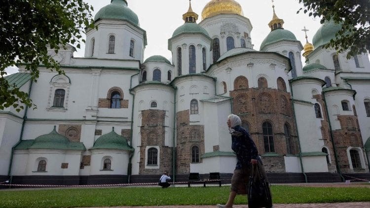 Kyiv: Nhà thờ chính tòa Thánh Sophia bị trúng đạn trong cuộc tấn công bằng máy bay không người lái của Nga