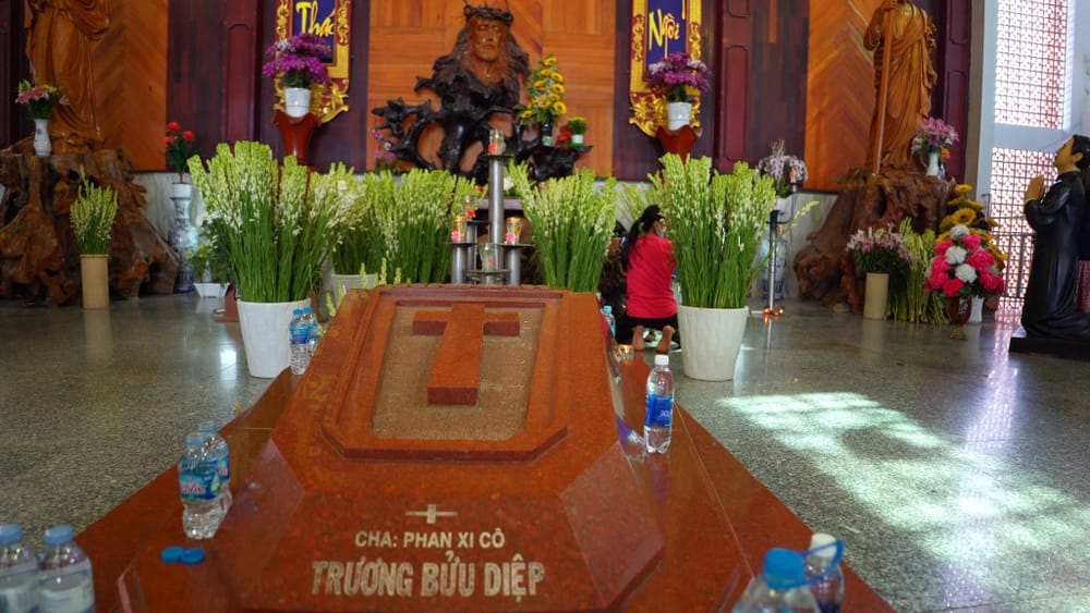 Từ Việt Nam đến khắp thế giới: Vì sao lòng sùng kính Cha Trương Bửu Diệp vượt biên giới tôn giáo?