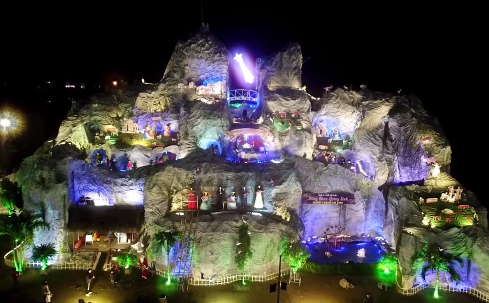 Trang trí Giáng sinh - Bão Lũ Miền Trung - Suy tư về sự nghèo khó trong Đức Kitô