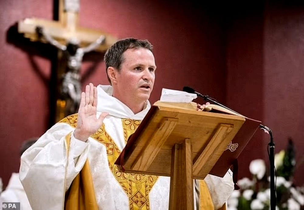 Hành trình từ cựu ngôi sao MU trở thành Linh mục