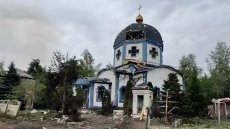 NHÀ THỜ CÔNG GIÁO NGHI LỄ ĐÔNG PHƯƠNG TẠI UKRAINE BỊ PHÁO KÍCH