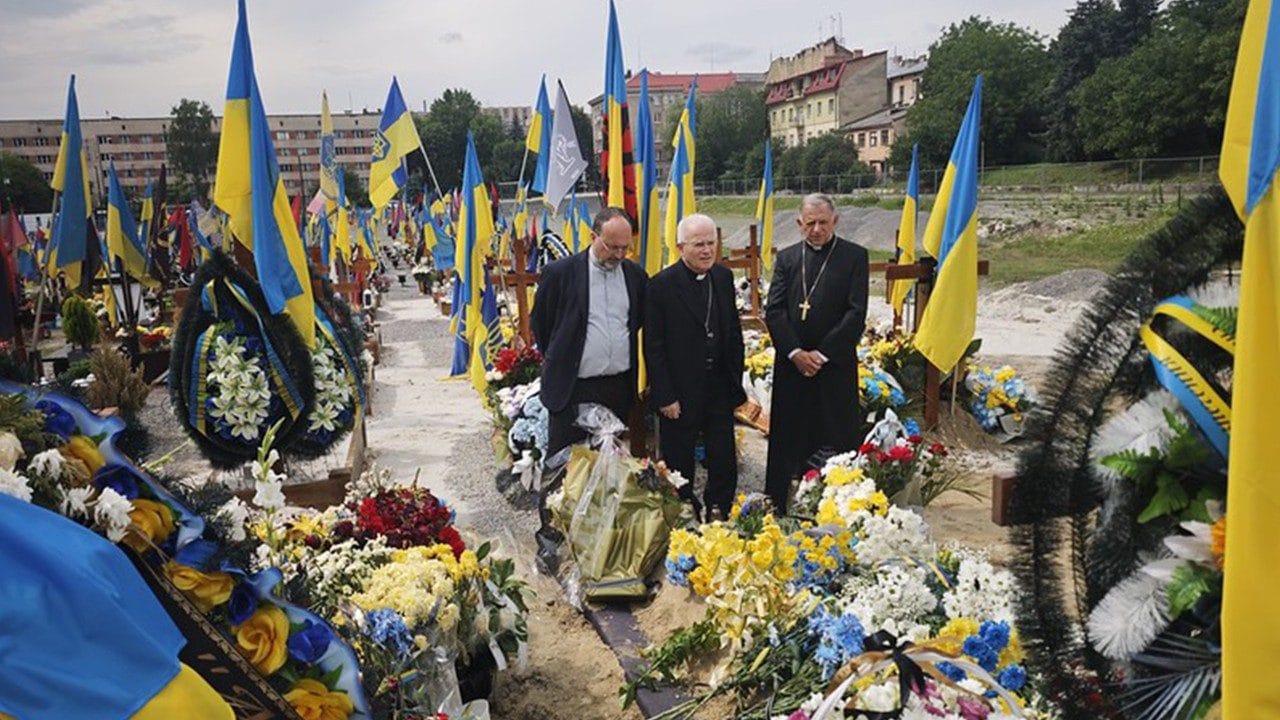 Các Giám mục Liên minh Châu Âu thăm Ucraina bày tỏ tình liên đới