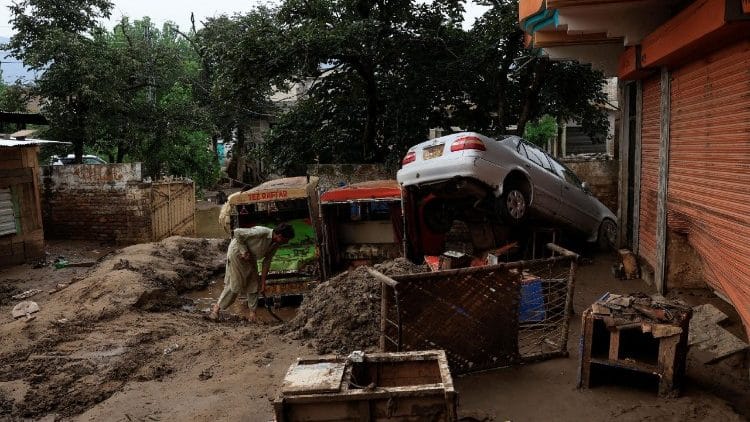 Đức Giáo hoàng cầu nguyện cho các nạn nhân lũ lụt tại Pakistan, Nepal và Ấn Độ.