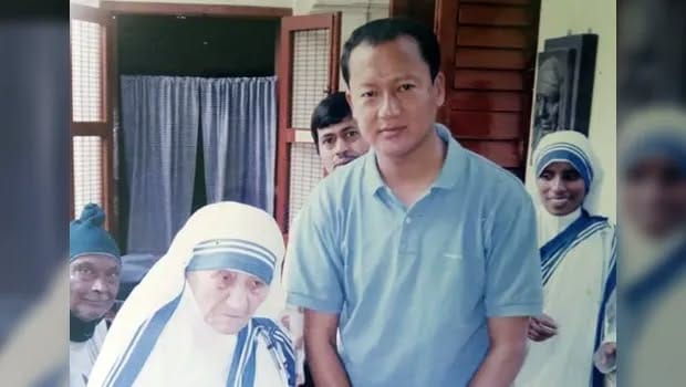 Vị linh mục Dòng Tên đầu tiên của Bhutan sau cuộc gặp gỡ Mẹ Têrêsa trên máy bay
