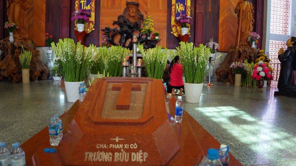 Từ Việt Nam đến khắp thế giới: Vì sao lòng sùng kính Cha Trương Bửu Diệp vượt biên giới tôn giáo?