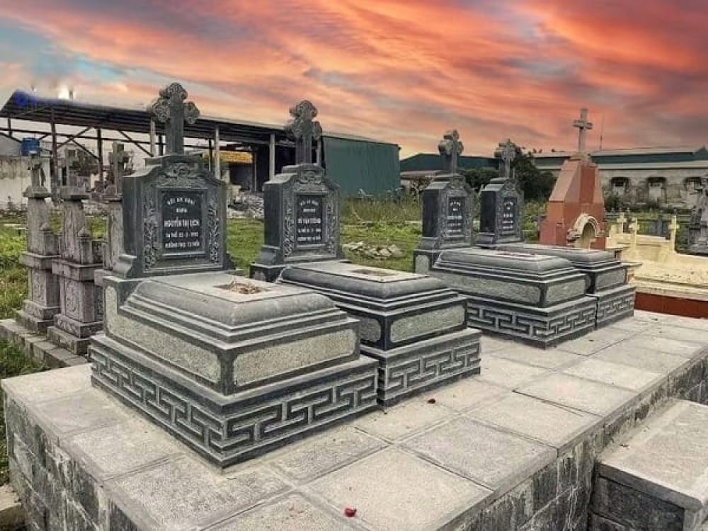 Xây mộ phần theo truyền thống Kitô giáo