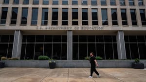 Chính phủ Hoa Kỳ yêu cầu các trường công lập cho phép cầu nguyện