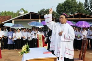 Nước phép là gì, dùng để làm gì và phải sử dụng thế nào trong đời sống Công giáo?