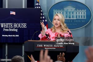 Nhà Trắng: Cầu nguyện cho quân nhân là hành động "cao quý", không có gì sai trái.