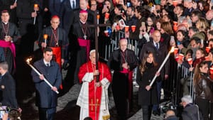 Đức Lêô XIV lần đầu chủ sự nghi thức Đàng Thánh giá