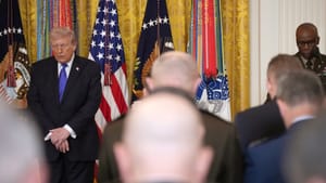 Bộ trưởng Quốc phòng Hegseth cách chức Tuyên úy trưởng Lục quân giữa cuộc chiến Iran