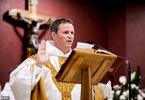 Hành trình từ cựu ngôi sao MU trở thành Linh mục