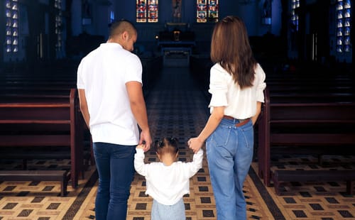 Đón nhận sự bất toàn khi làm cha mẹ: Khi sai lầm cũng là một ơn gọi yêu thương