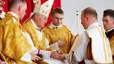 SSPX: Nguy cơ tuyệt thông và bóng dáng ly giáo