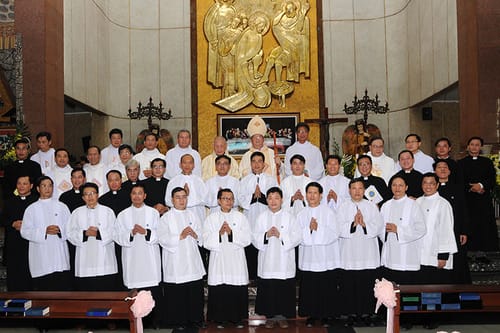 Điểm khác nhau giữa dòng tu, tu hội đời và tu đoàn tông đồ