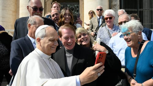 Đức Thánh Cha Lêô XIV hội ngộ cùng những người bạn học lớp 8 năm xưa