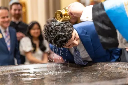 Kỷ lục tại Pháp: Hơn 20.000 người gia nhập Công giáo trong đêm canh thức Vượt qua