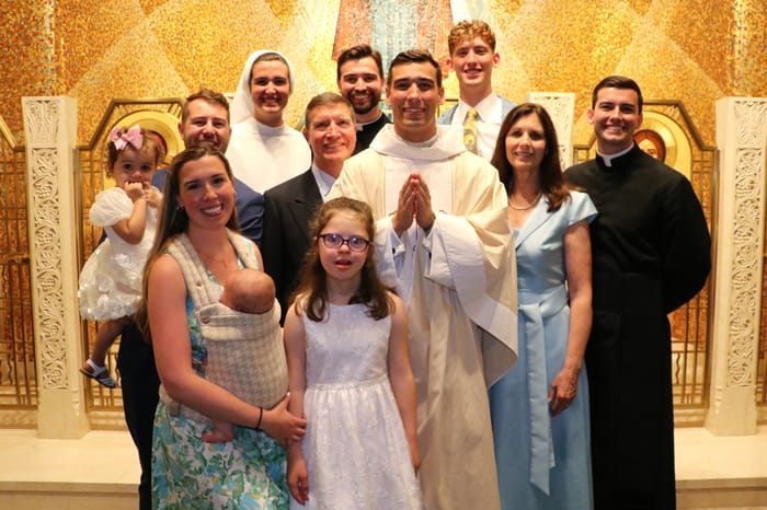 Ba anh em linh mục và một nữ tu nhà Morrison: một gia đình – một sứ mạng