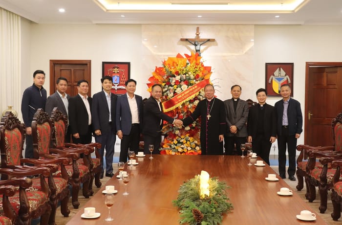 Công an Thành Phố Hà Nội thăm chúc mừng TGP Hà Nội dịp Giáng sinh 2025