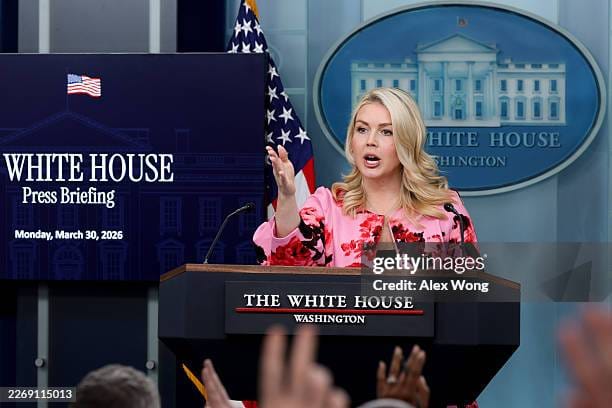 Nhà Trắng: Cầu nguyện cho quân nhân là hành động "cao quý", không có gì sai trái.